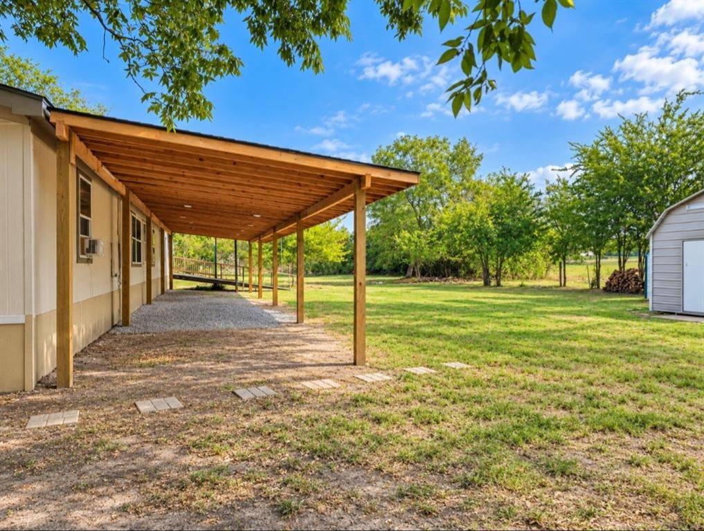 105 E Laura Avenue, Quinlan, TX 75474