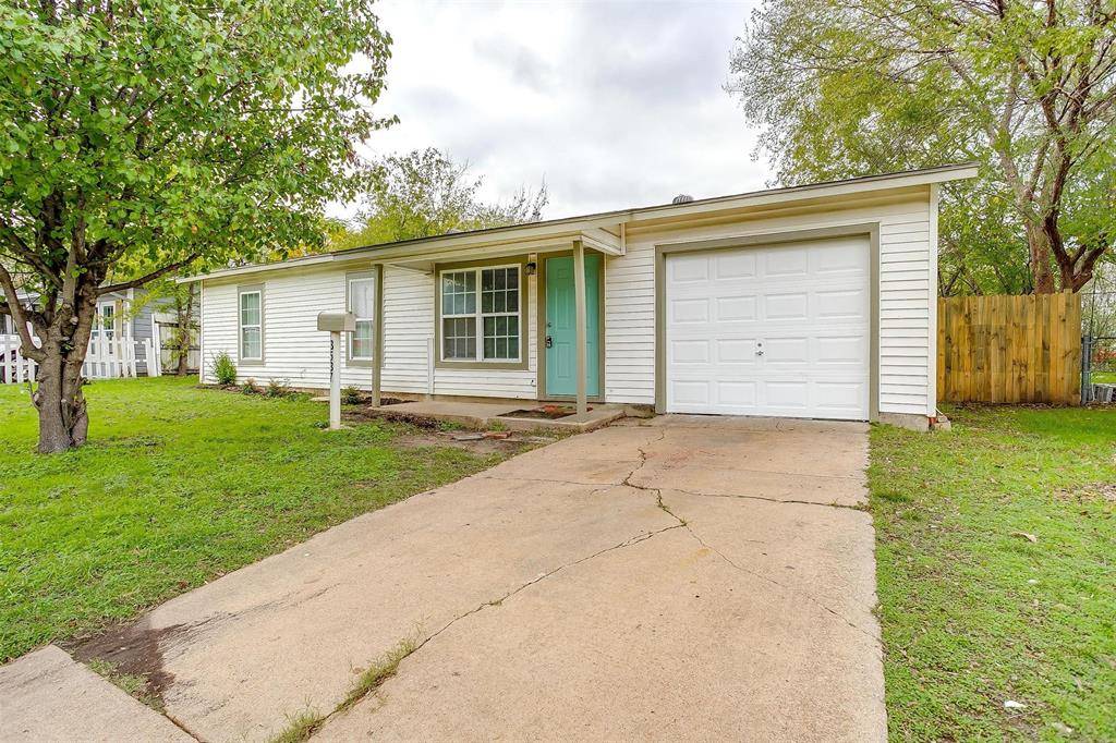 3537 Half Moon Drive, Fort Worth, TX 76111
