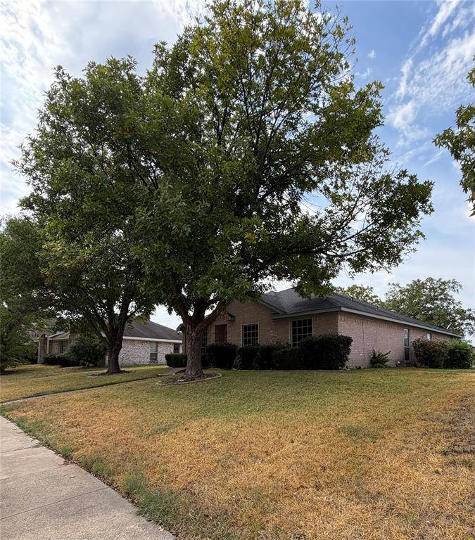 1013 Wentwood Drive, Desoto, TX 75115