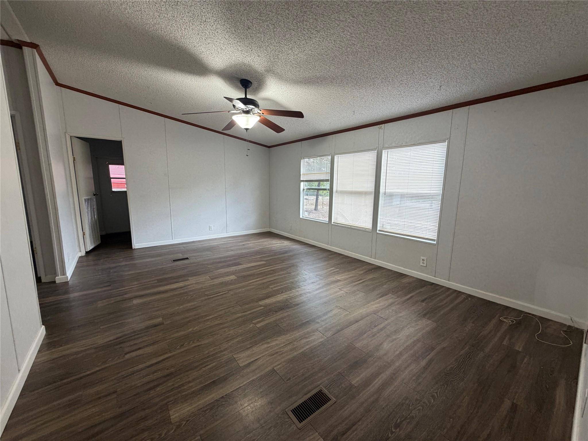 177 Jeffrey DR, Cedar Creek, TX 78612
