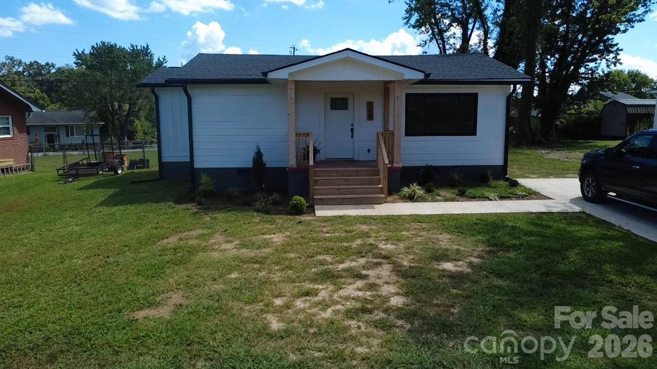 108 Maplewood Knoll DR, East Flat Rock, NC 28726
