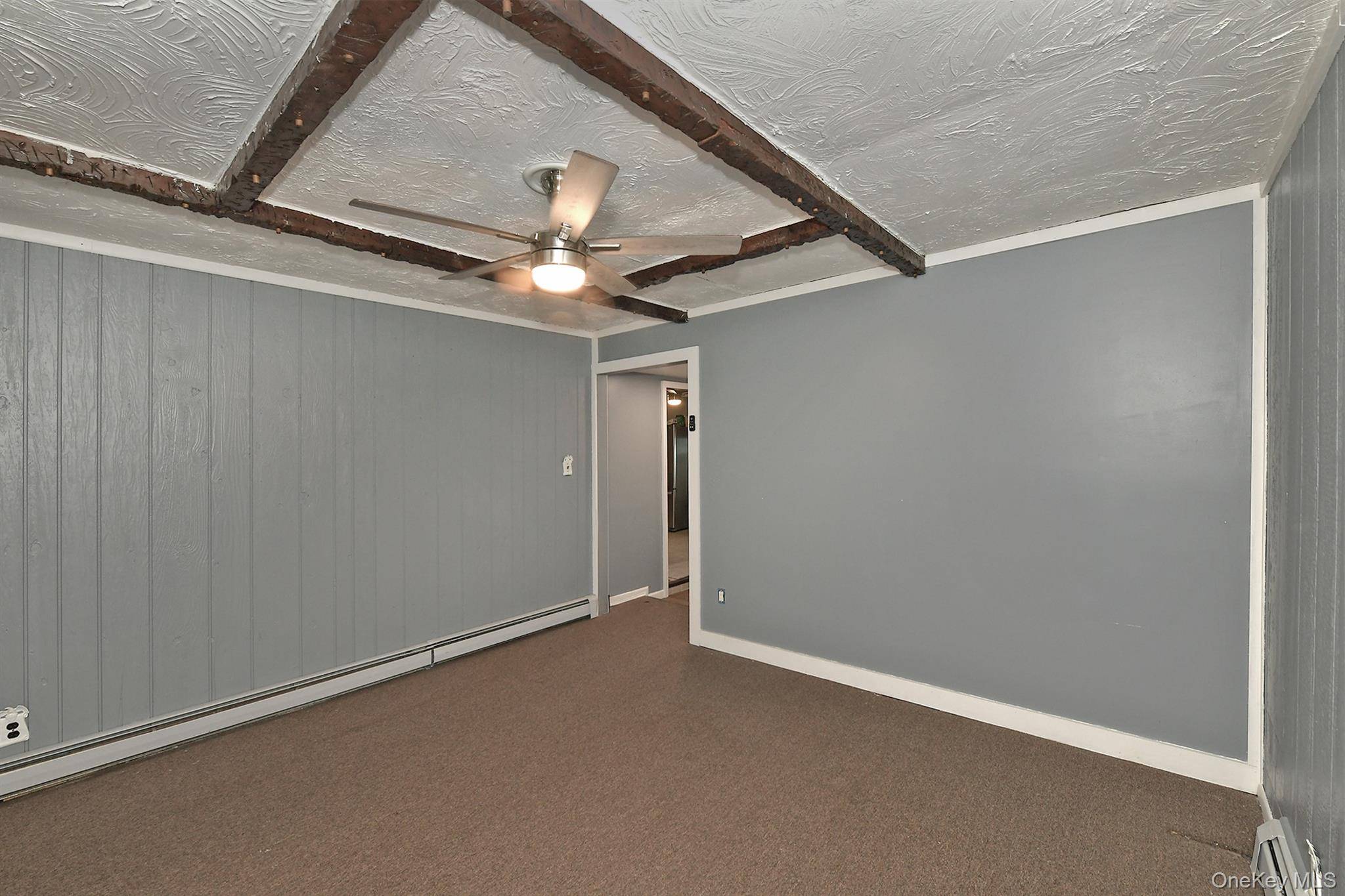 93 Abbey LN, Levittown, NY 11756