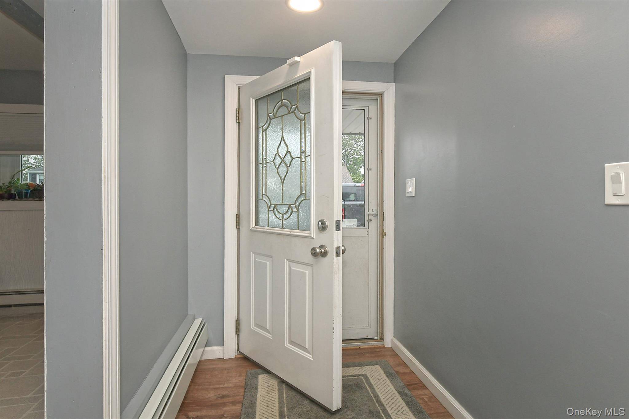 93 Abbey LN, Levittown, NY 11756
