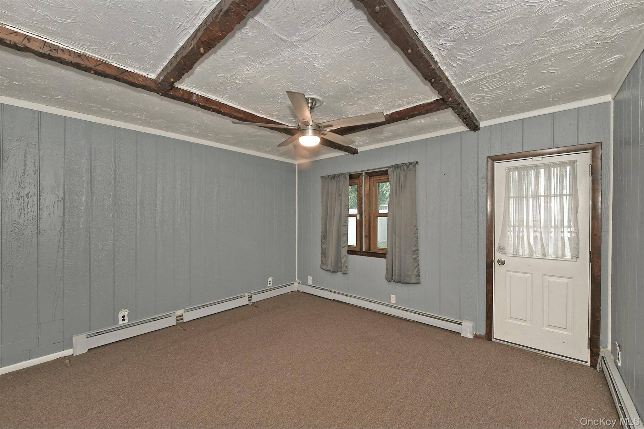 93 Abbey LN, Levittown, NY 11756