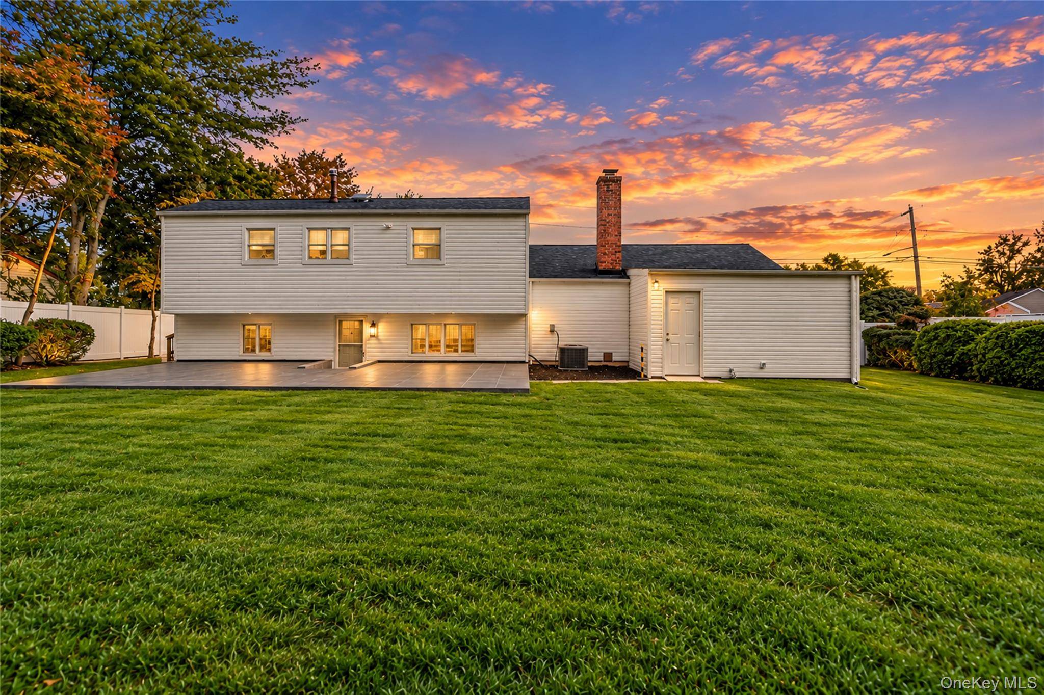 260 W 24th ST, Deer Park, NY 11729