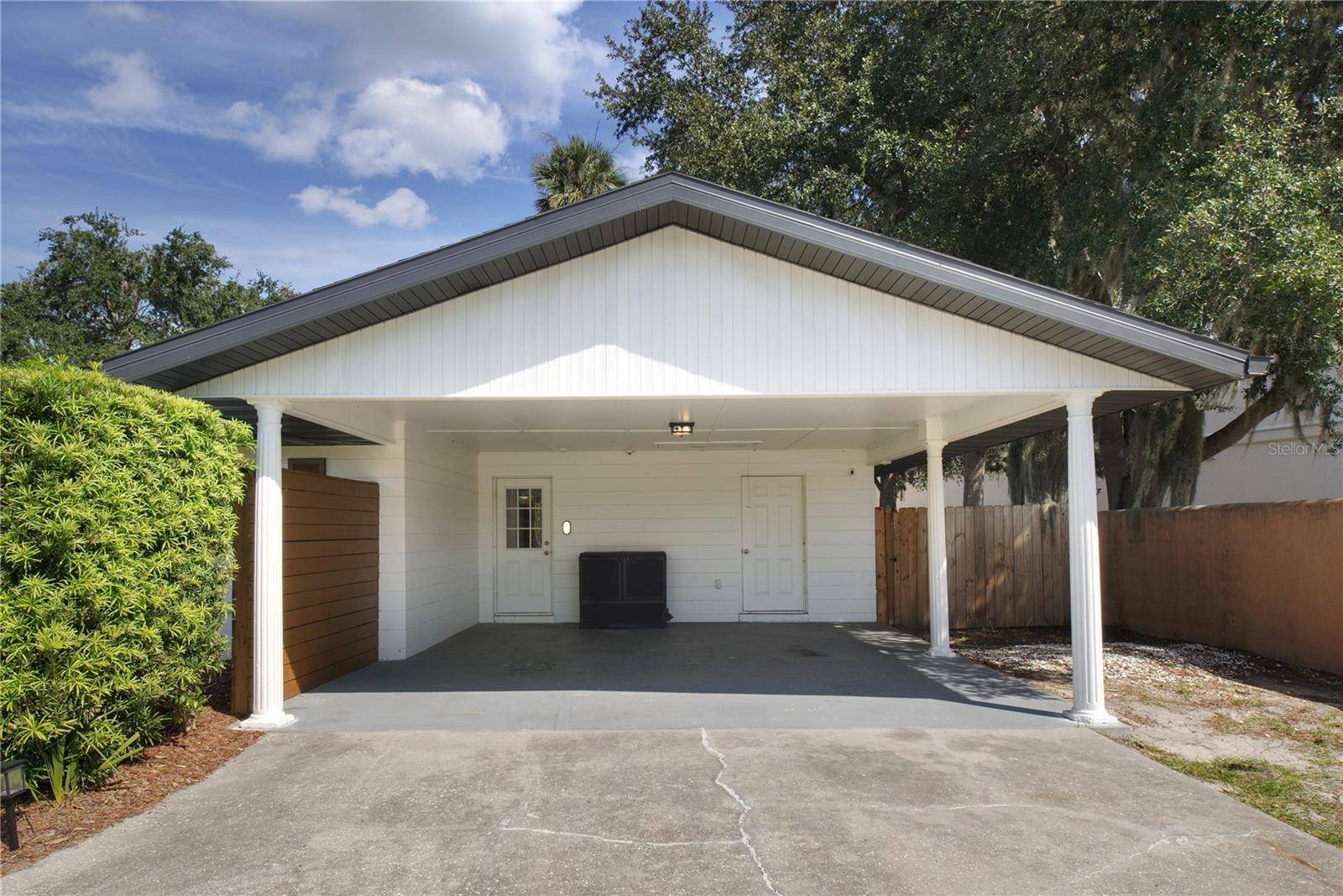 920 ORANGE AVE, Tavares, FL 32778
