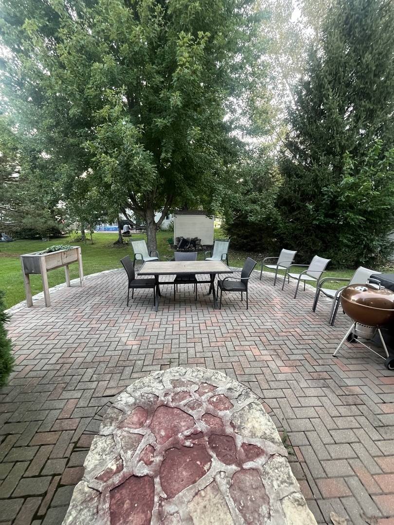 1749 Newport LN, Montgomery, IL 60538