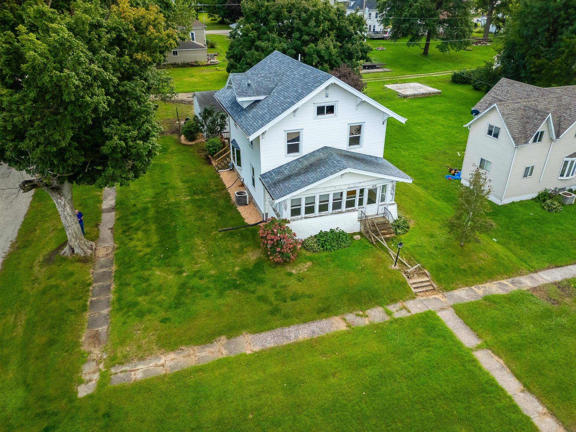 618 4Th ST, Gladbrook, IA 50635