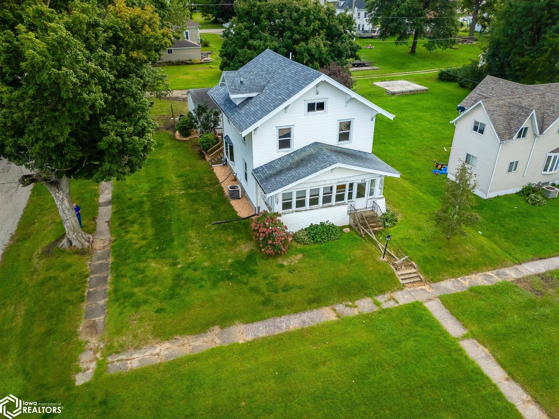 618 4Th ST, Gladbrook, IA 50635