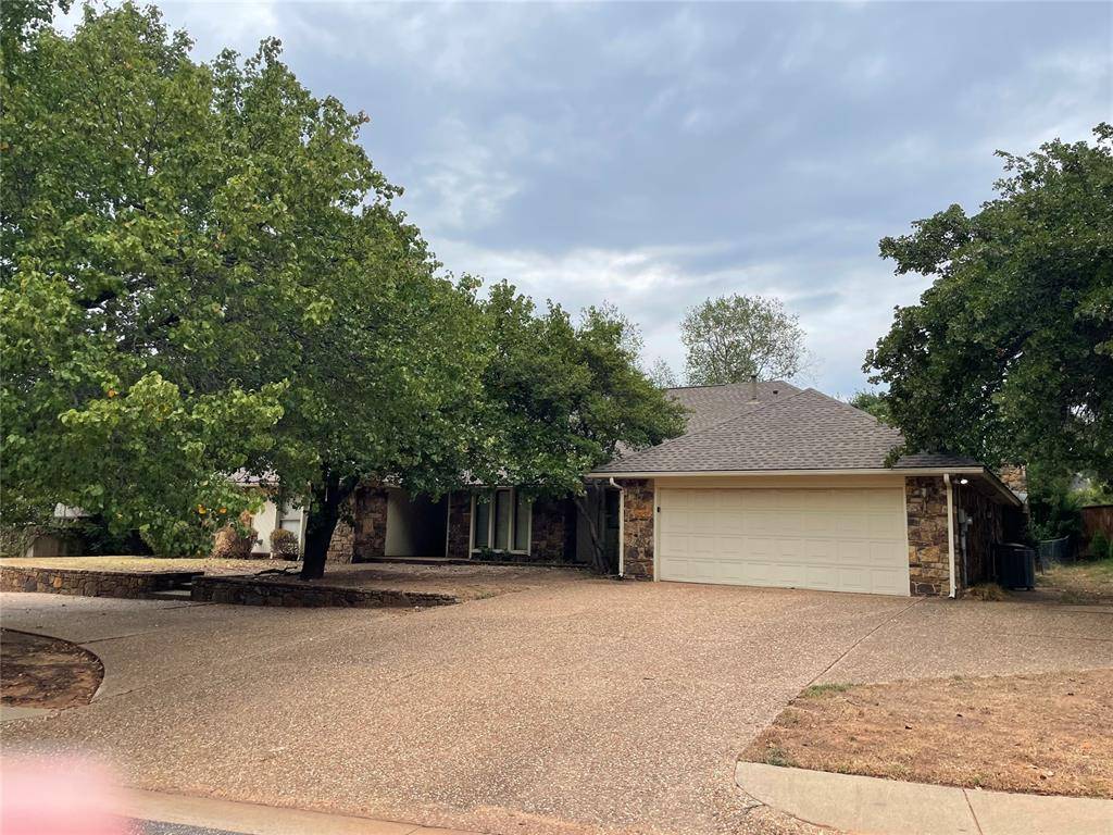 1408 Nighthawk DR, Edmond, OK 73034