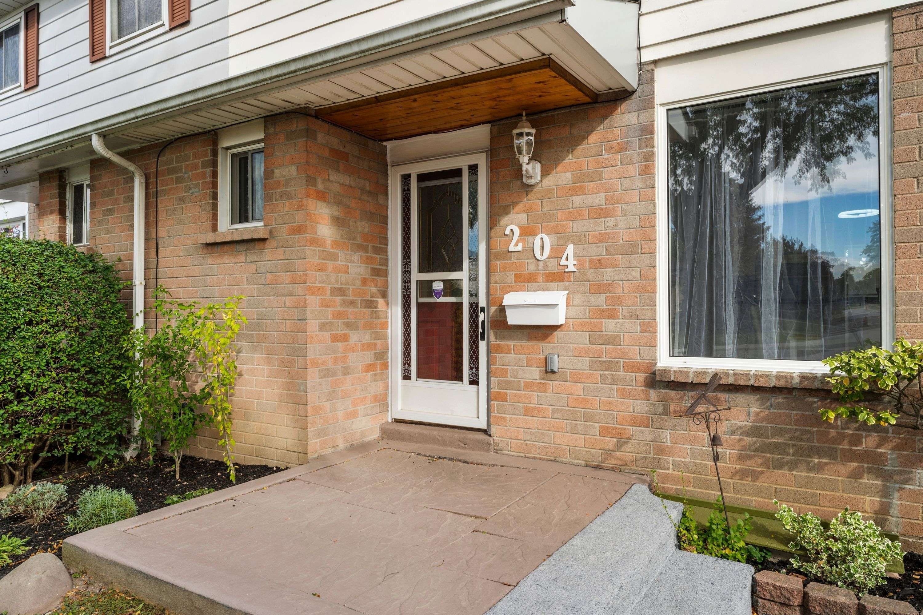 204 Birchcliffe CRES, Hamilton, ON L8T 4K9