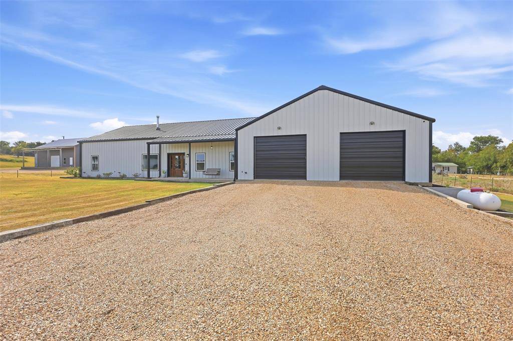 208 Chicken Field Road, Whitewright, TX 75491