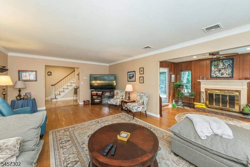 390 Ski Trl, Kinnelon Boro, NJ 07405