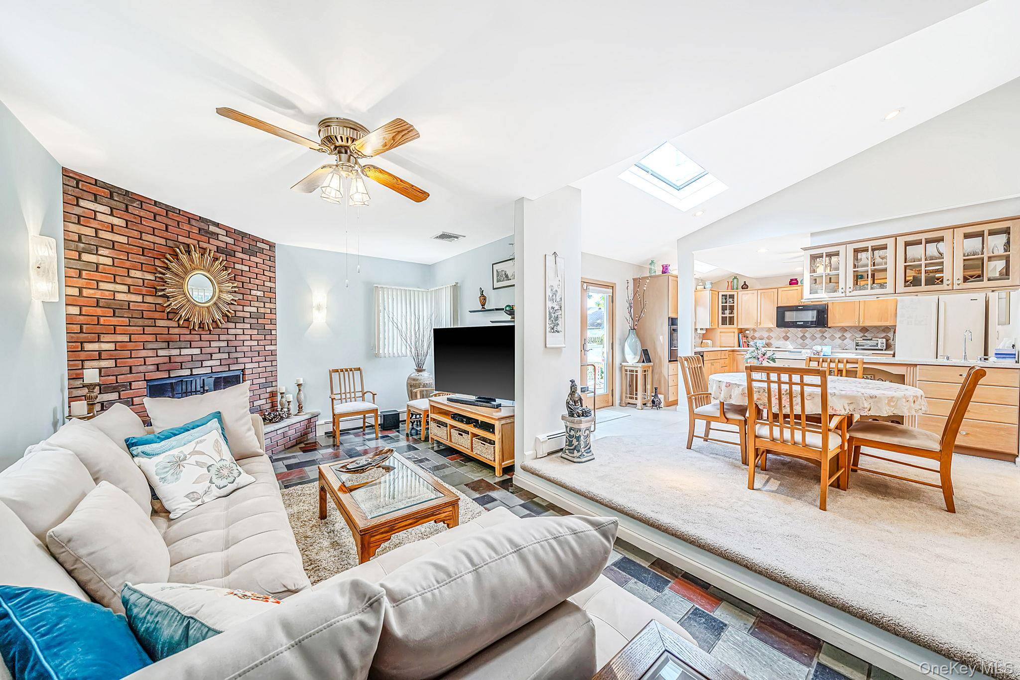 1524 N Monroe AVE, West Islip, NY 11795