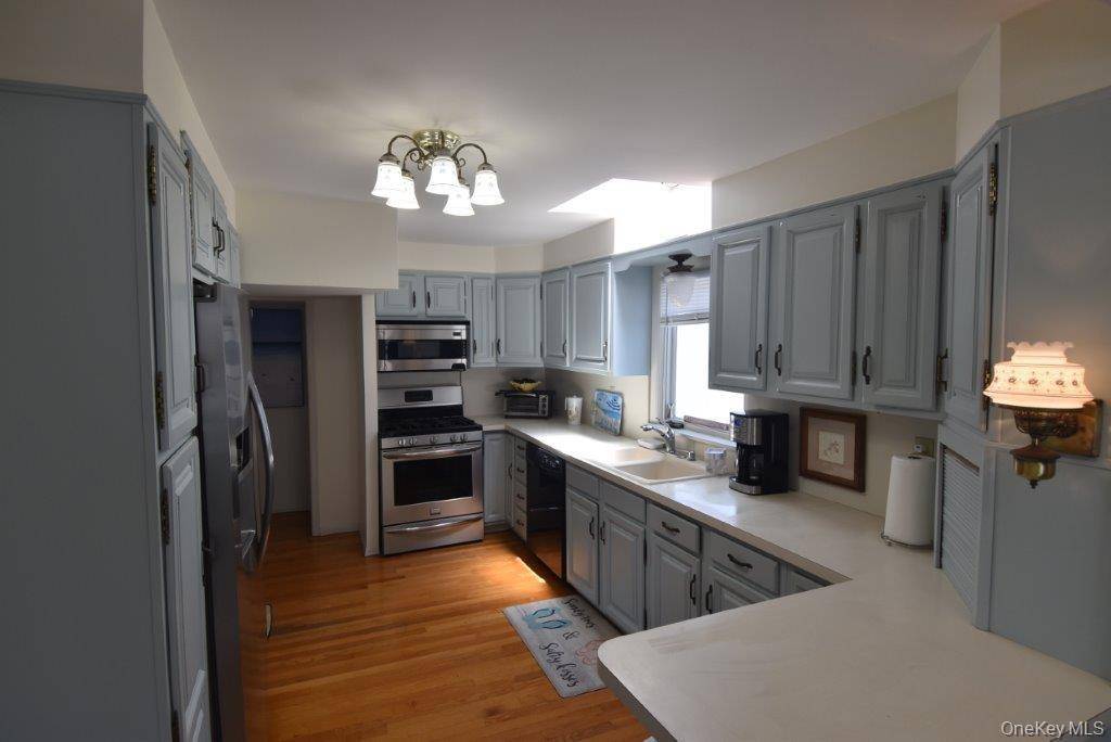 36 Trenton AVE, East Atlantic Beach, NY 11561