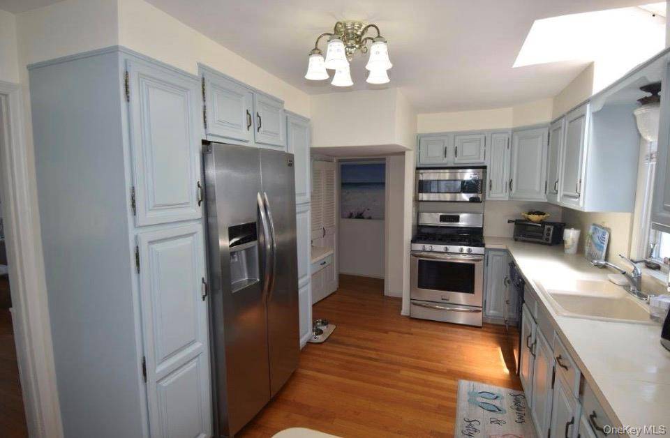 36 Trenton AVE, East Atlantic Beach, NY 11561