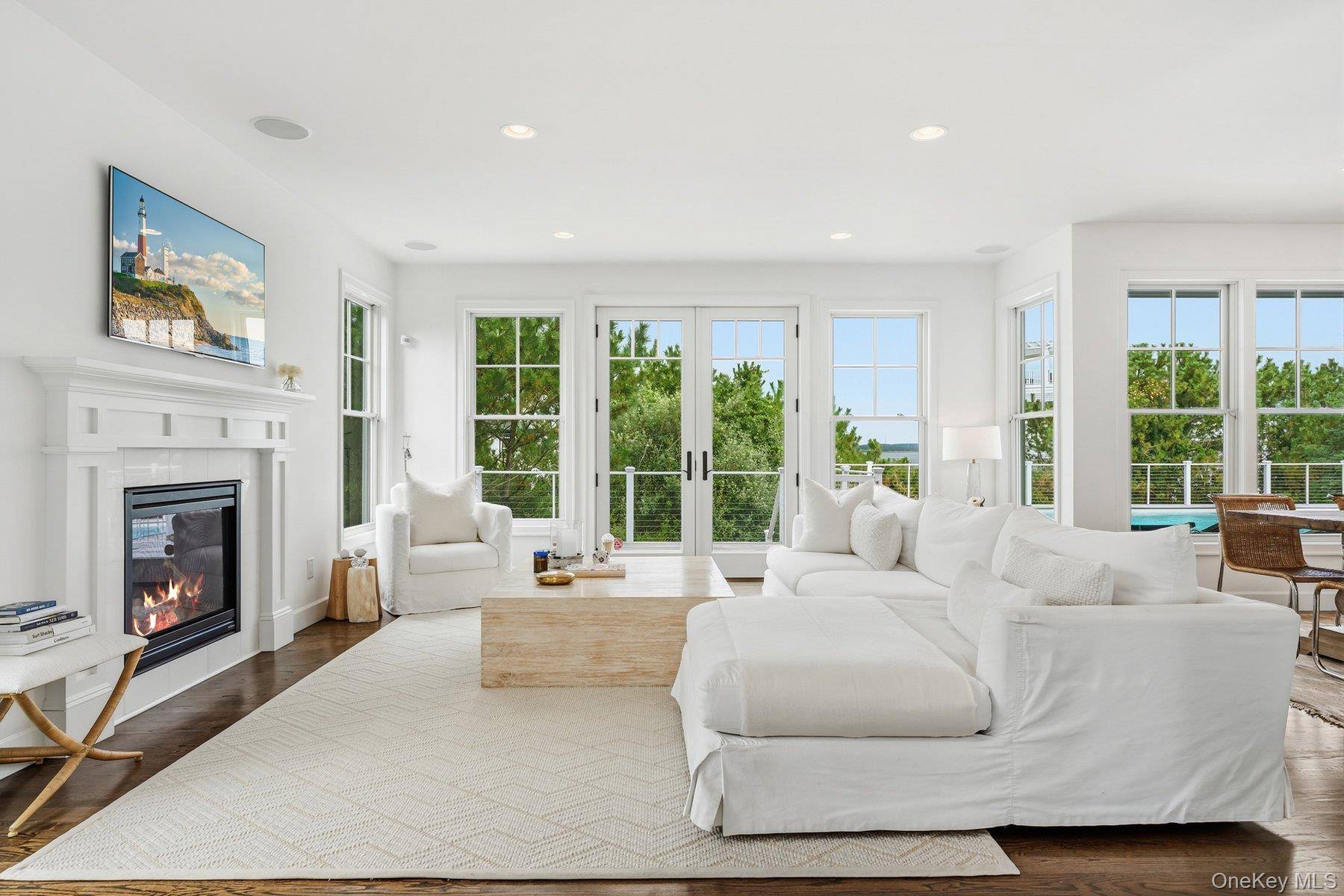 824 Dune RD, Westhampton Dunes, NY 11978