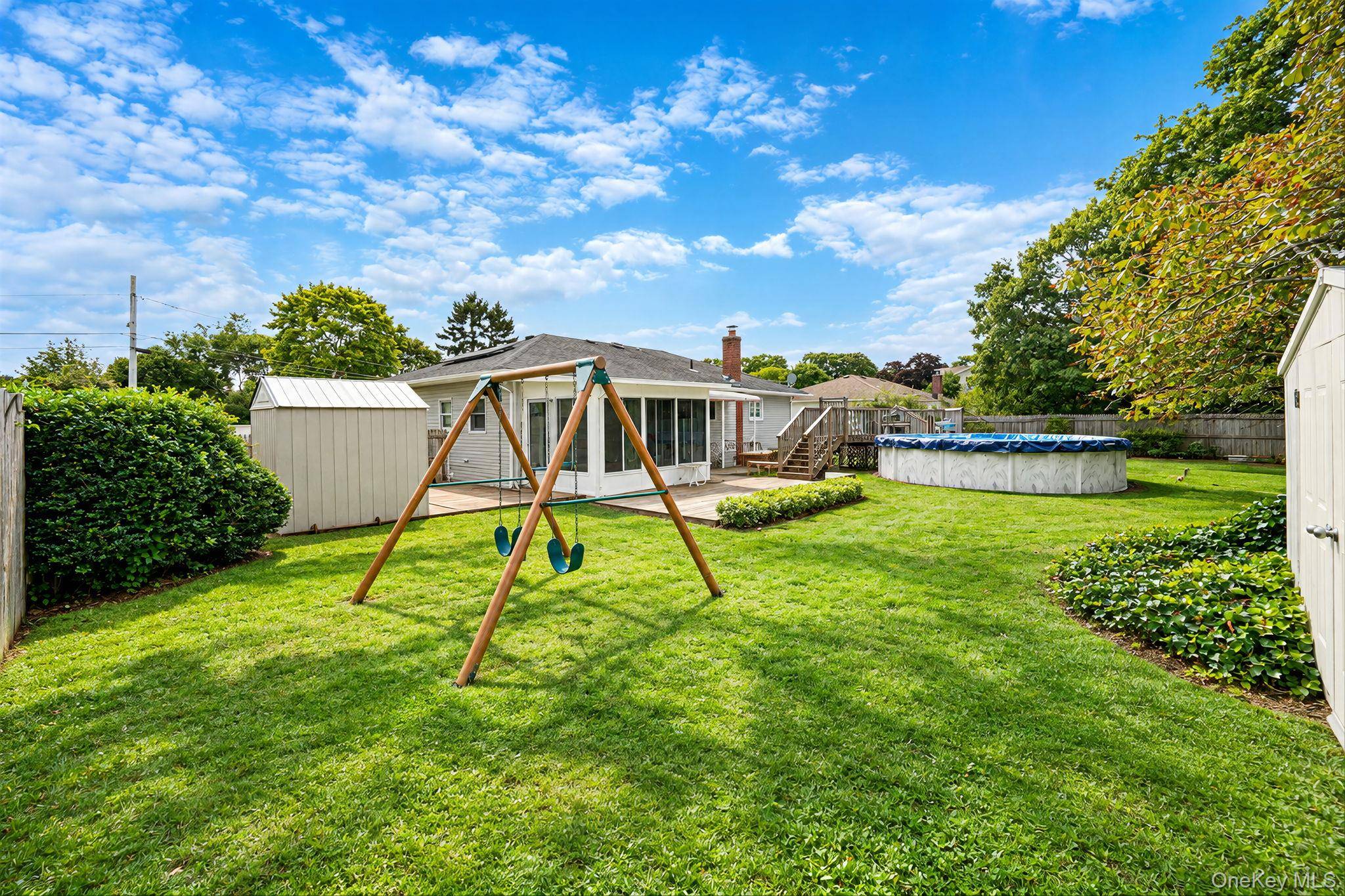 3 Gale RD, Oakdale, NY 11769