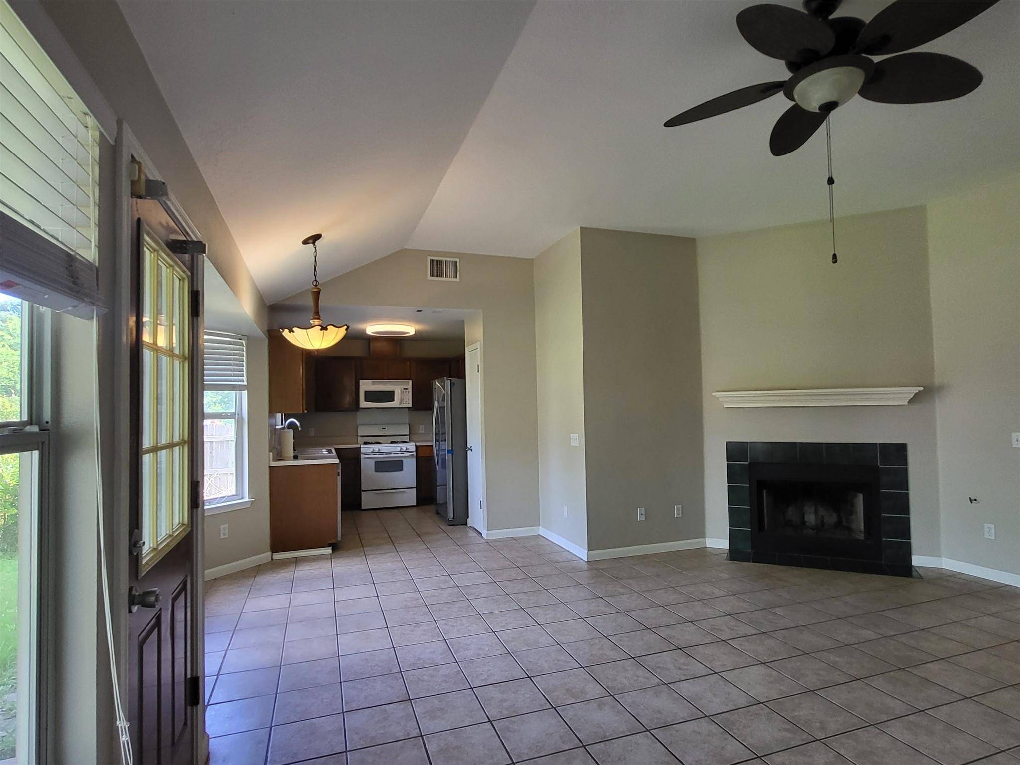 512 Maplecreek DR, Leander, TX 78641