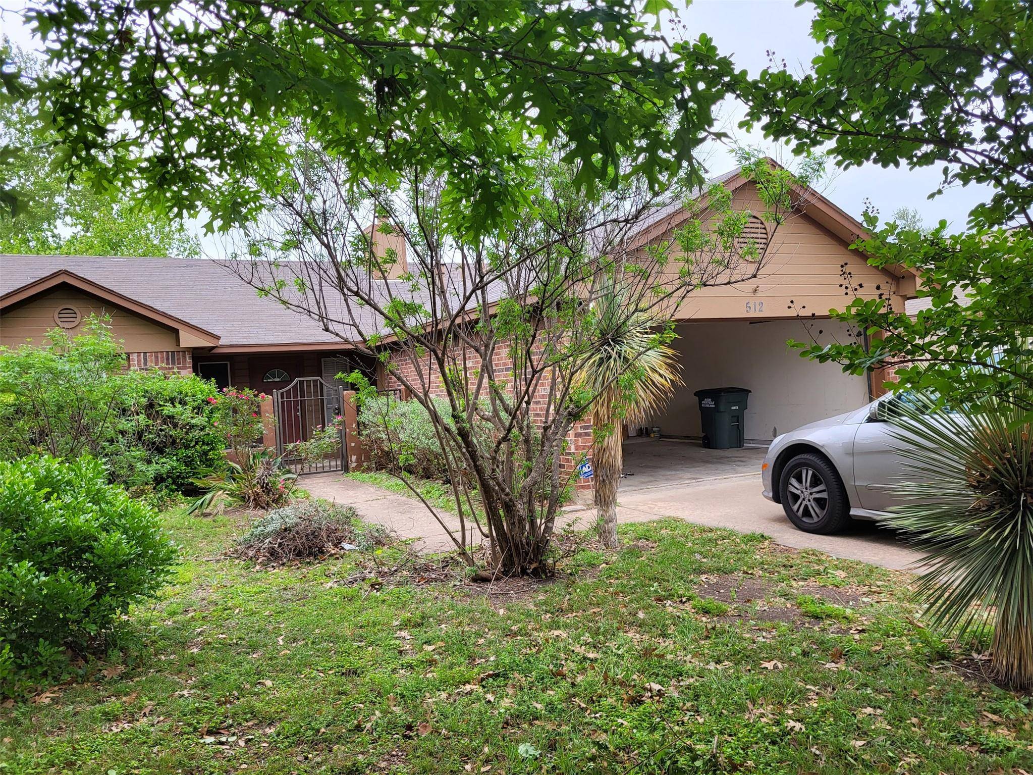 512 Maplecreek DR, Leander, TX 78641