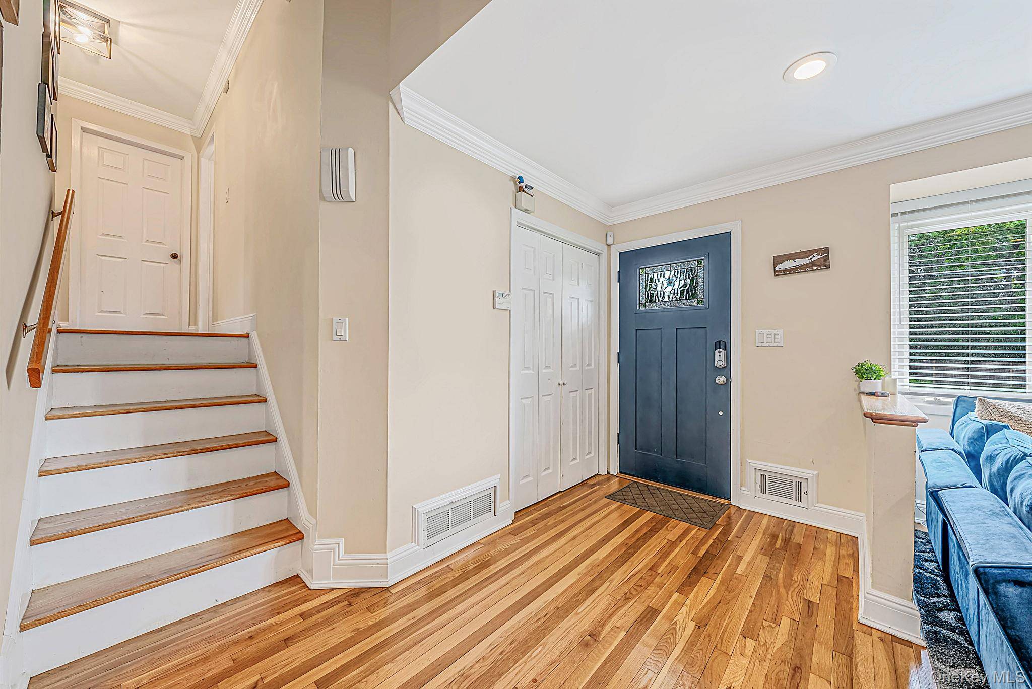17 Marlowe PL, Greenlawn, NY 11740