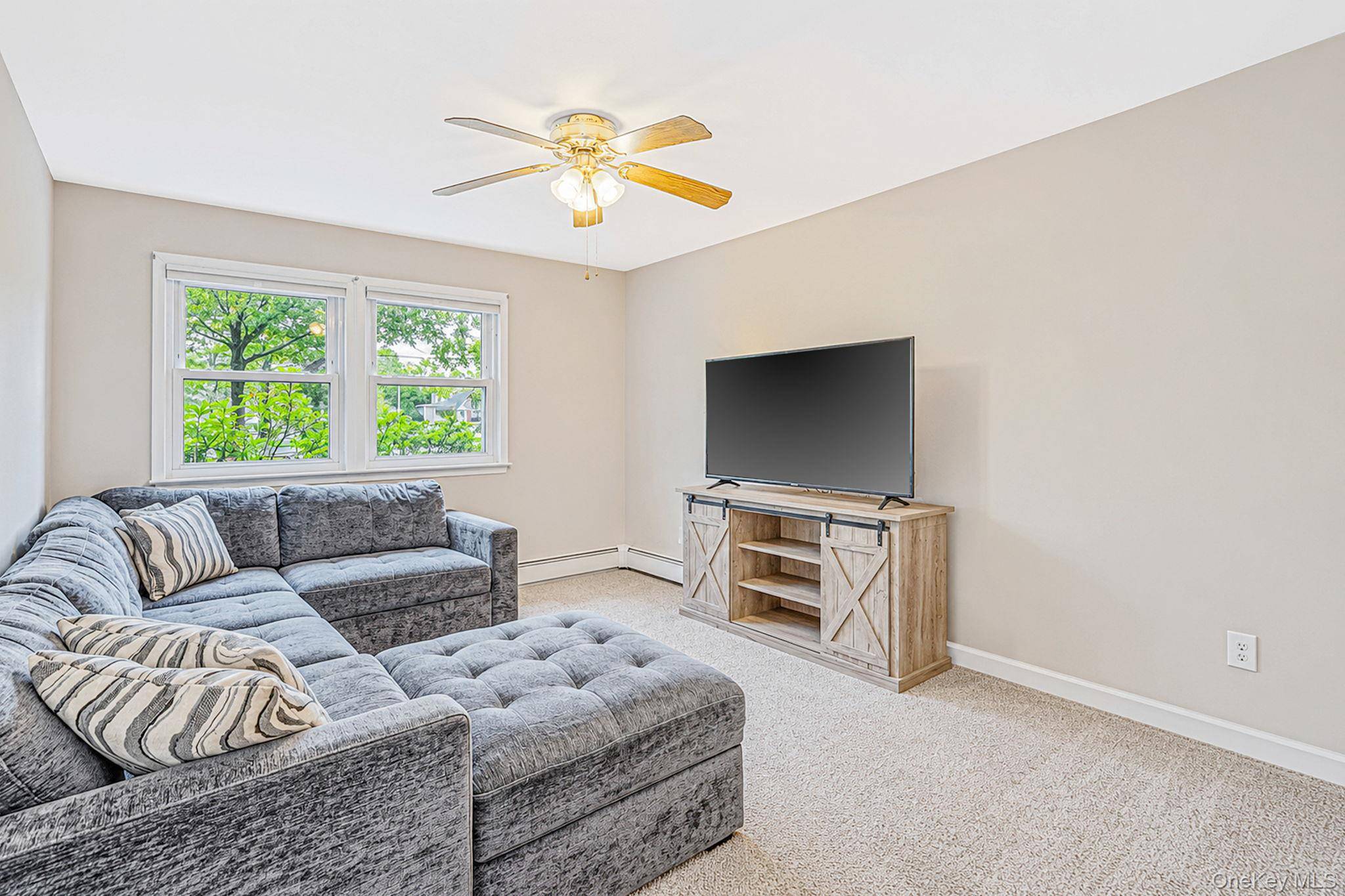 102 Robinson AVE, Medford, NY 11763