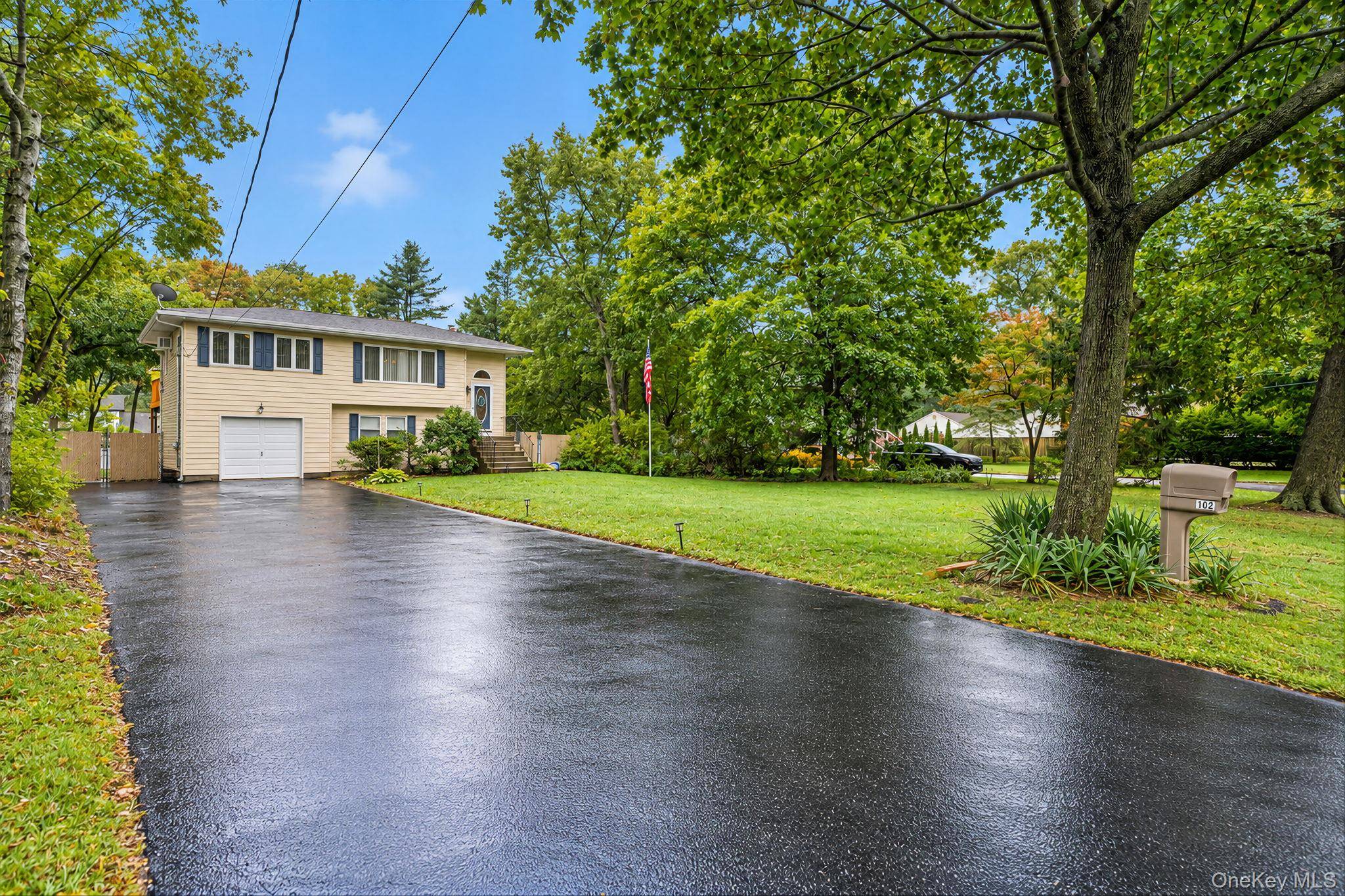 102 Robinson AVE, Medford, NY 11763