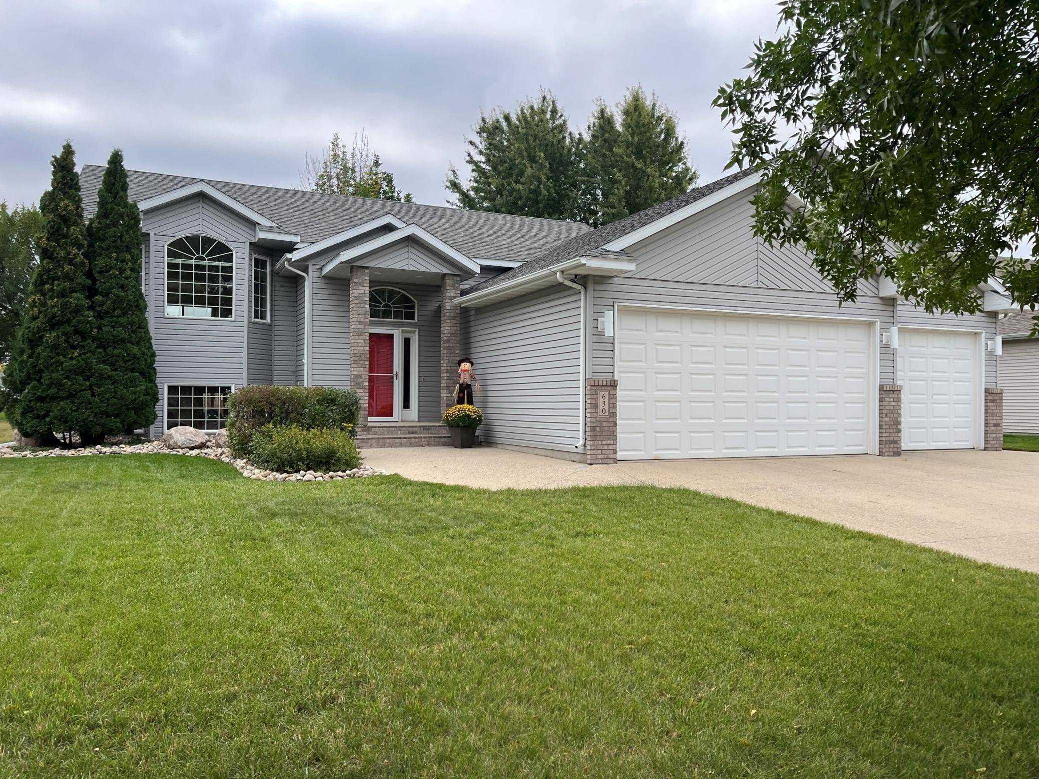 630 Wyndemere DR, West Fargo, ND 58078