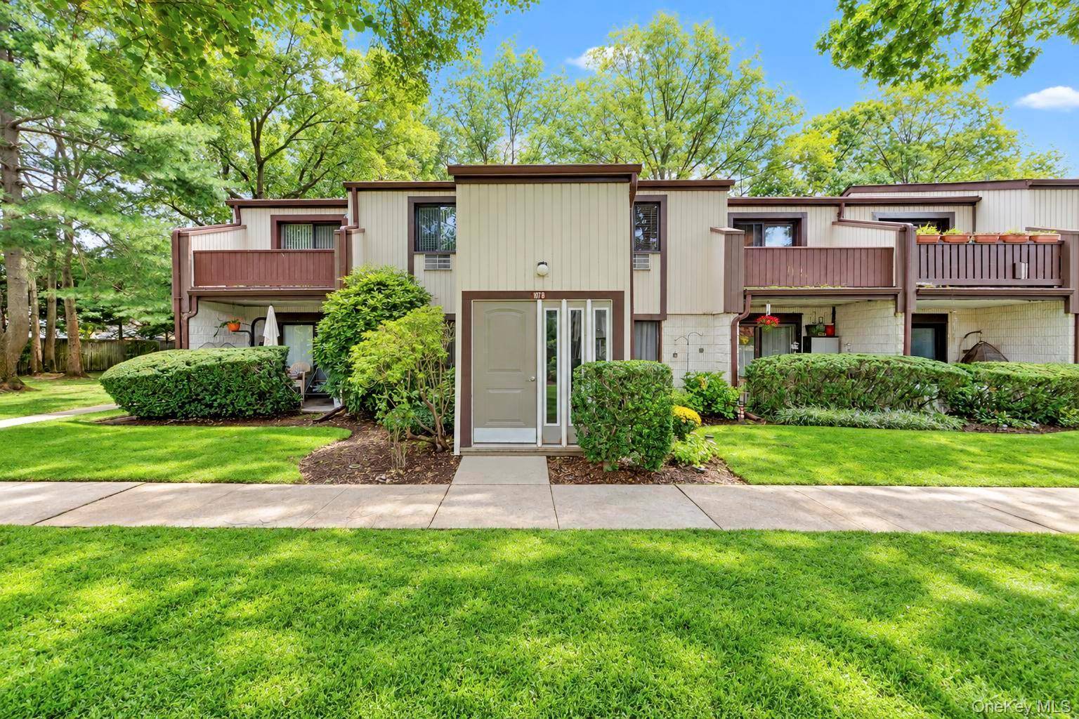 107 Richmond BLVD #4B, Ronkonkoma, NY 11779