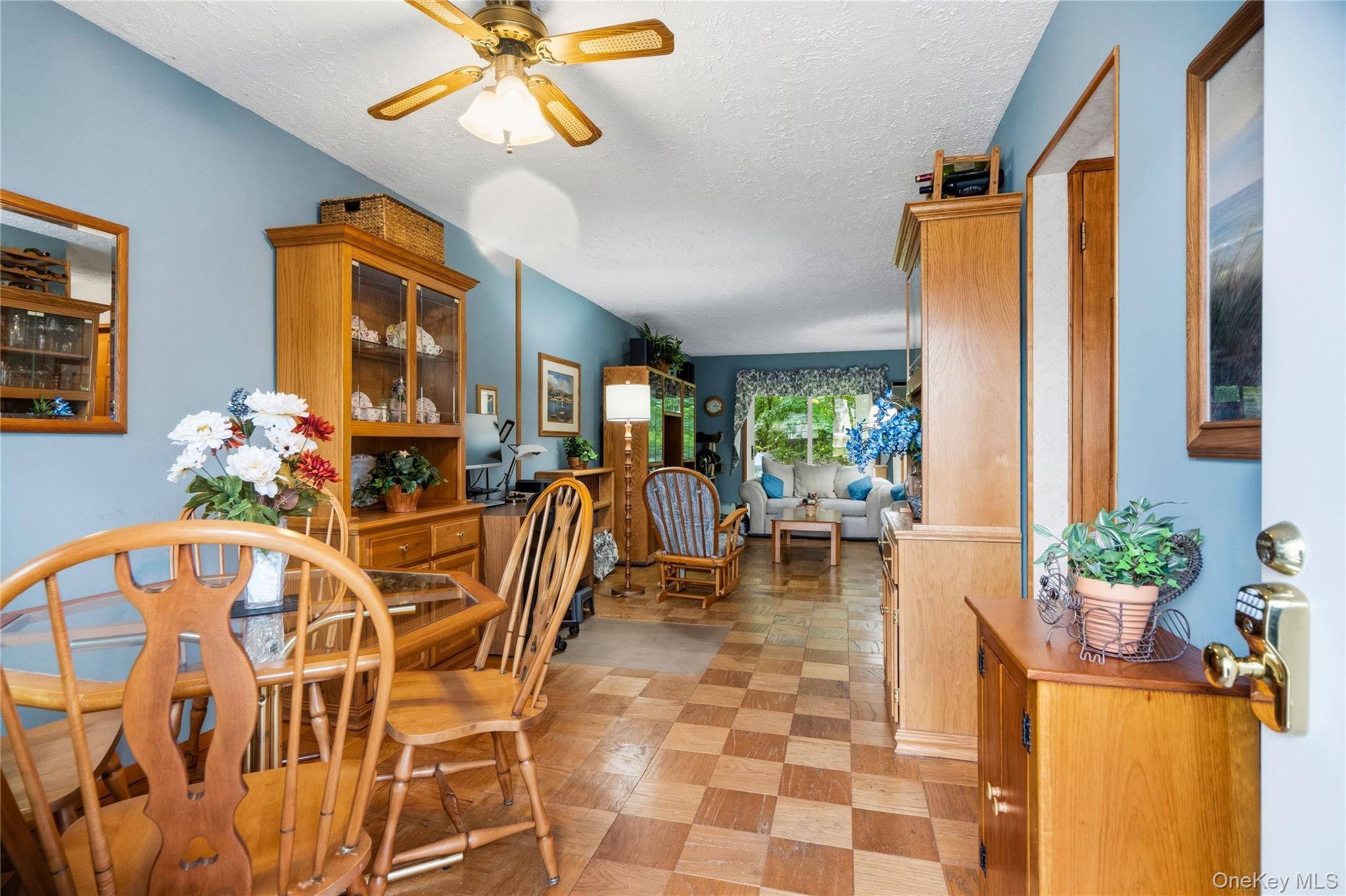 1056 Village DR #1056, Hauppauge, NY 11788