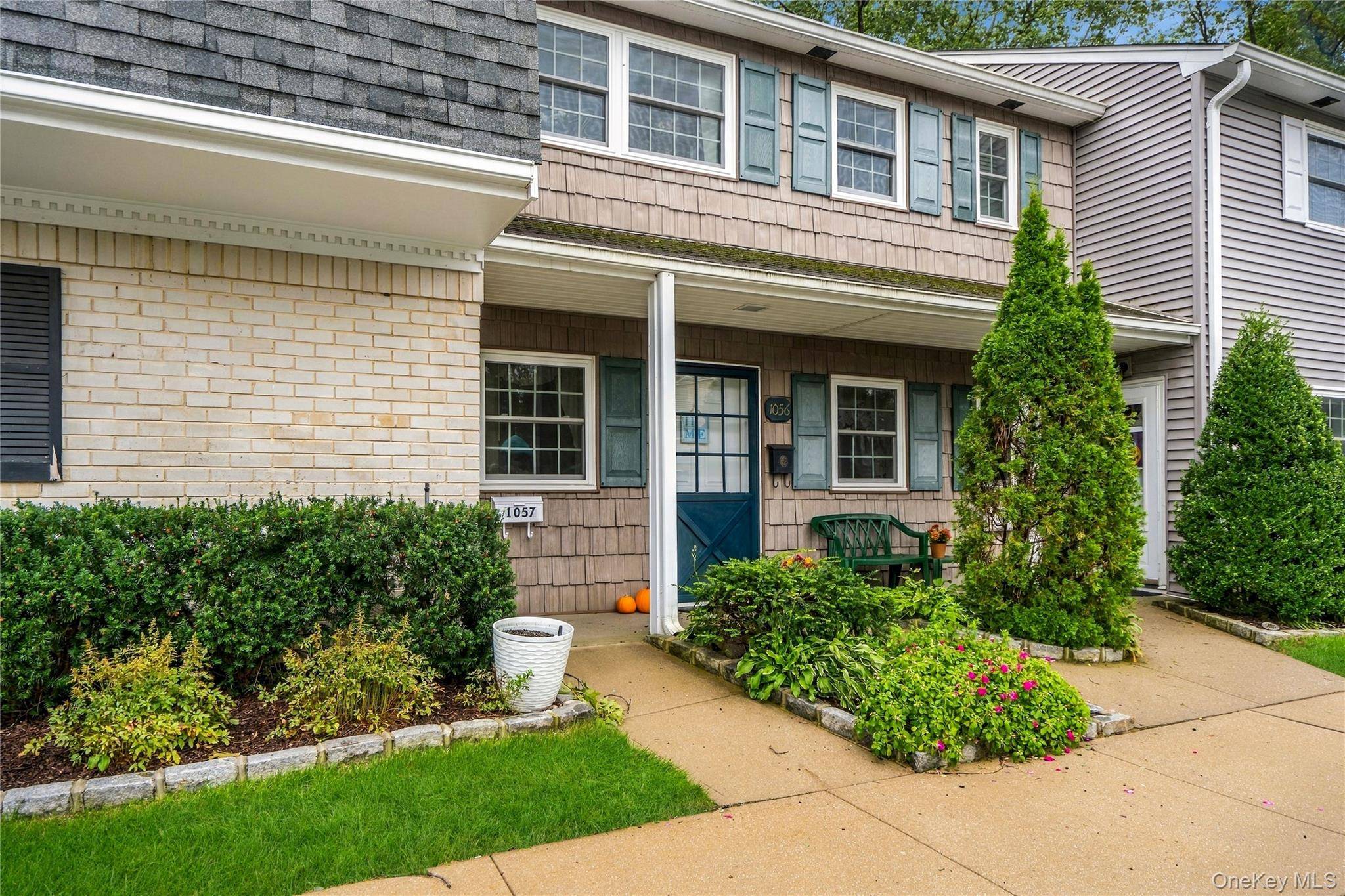 1056 Village DR #1056, Hauppauge, NY 11788