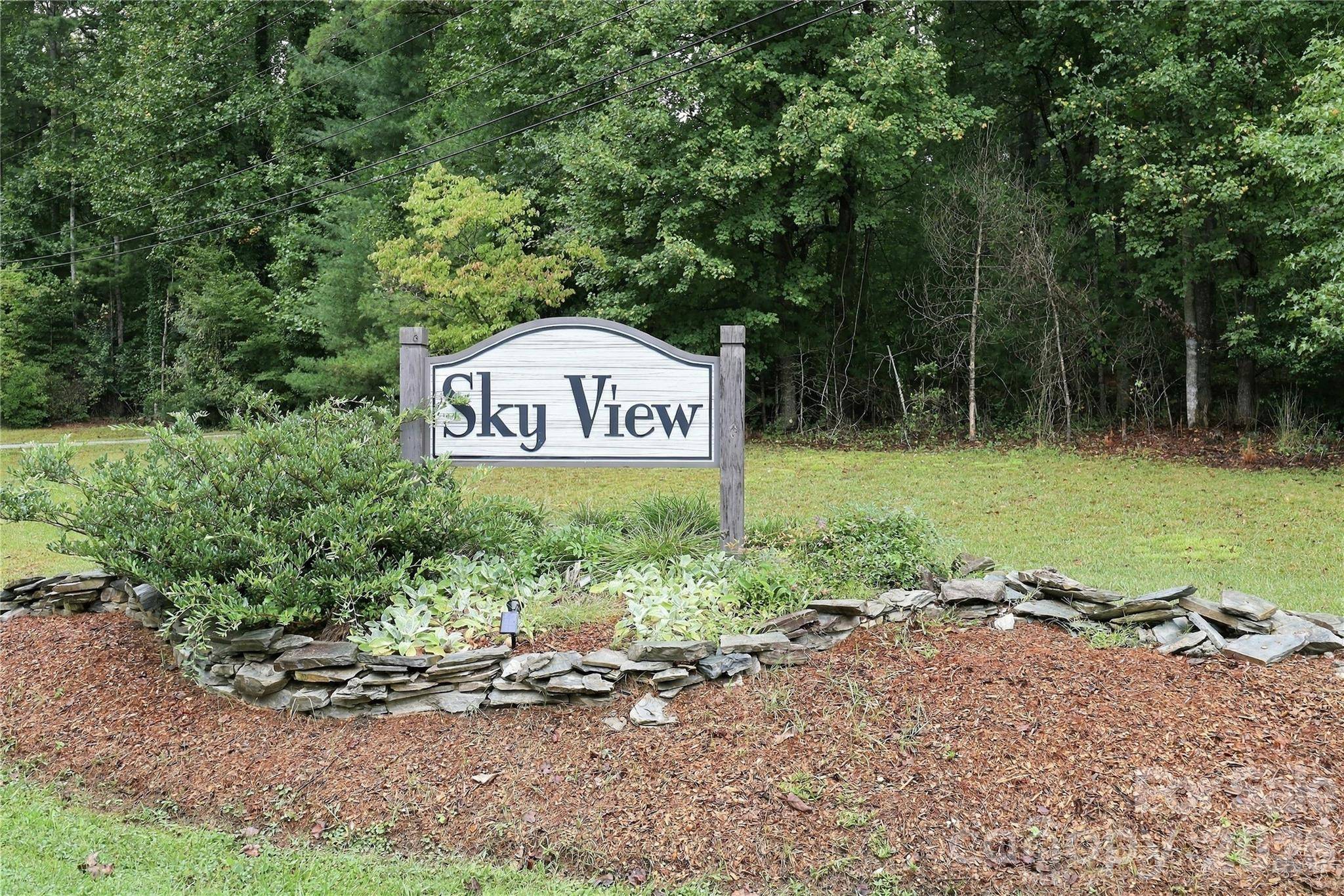 75 Crosswick LN, Hendersonville, NC 28739