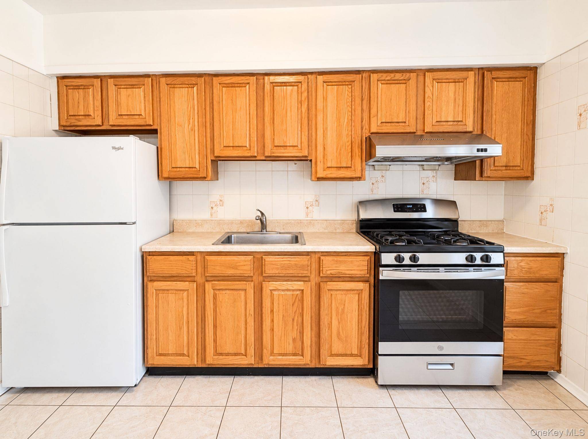 73-27 198th ST #2nd FL, Fresh Meadows, NY 11366