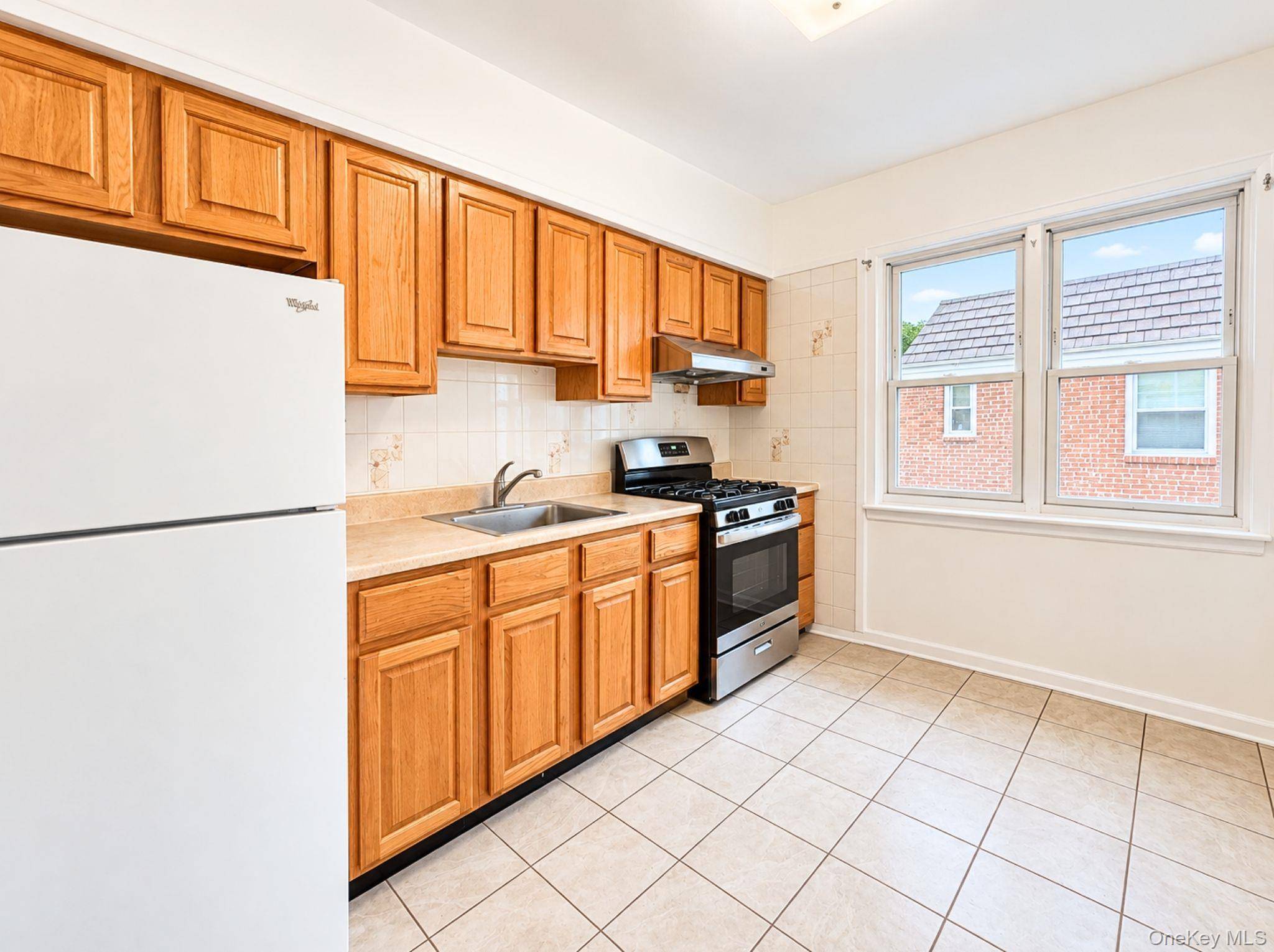 73-27 198th ST #2nd FL, Fresh Meadows, NY 11366