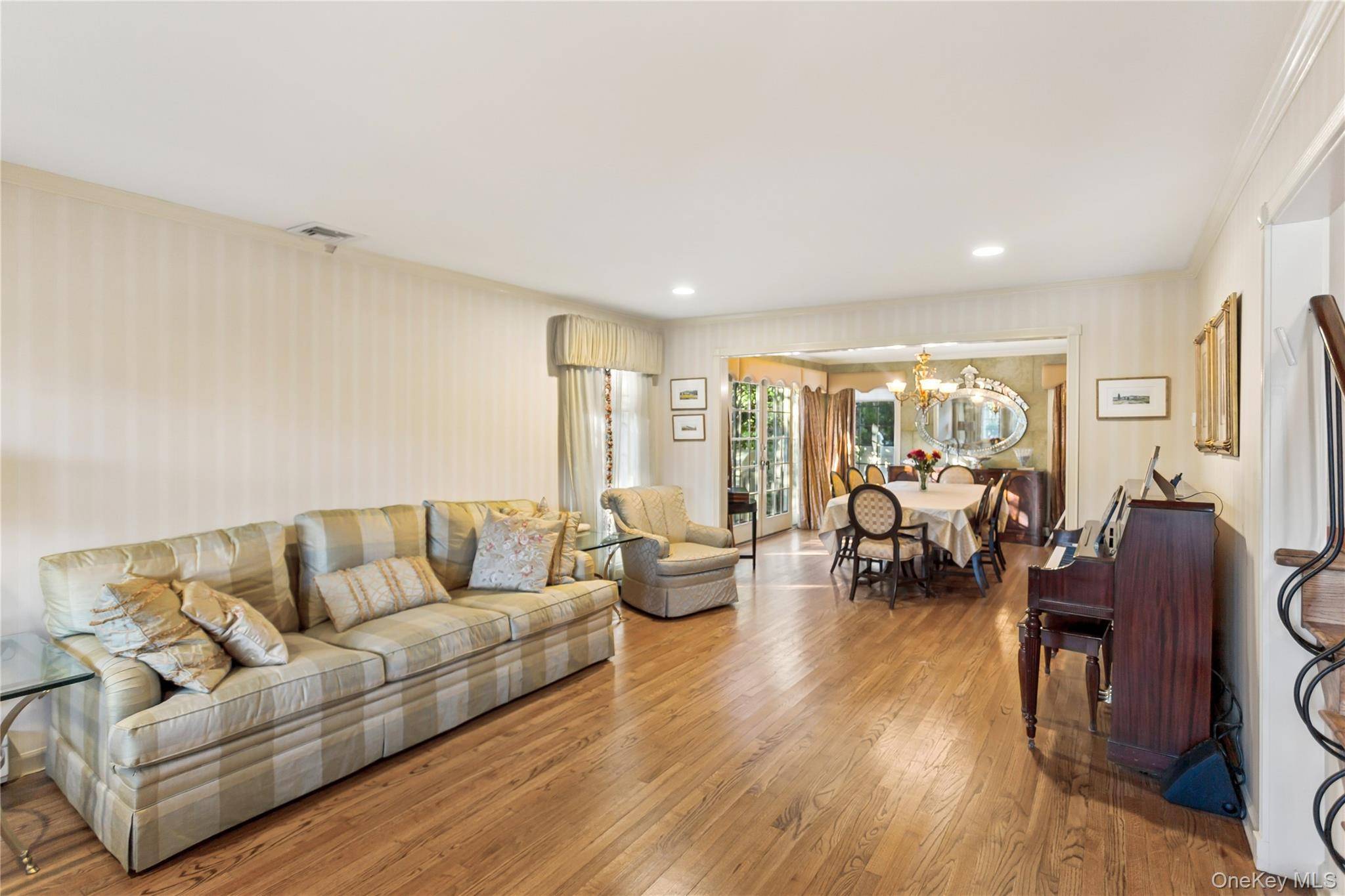 203 Regent DR, Lido Beach, NY 11561