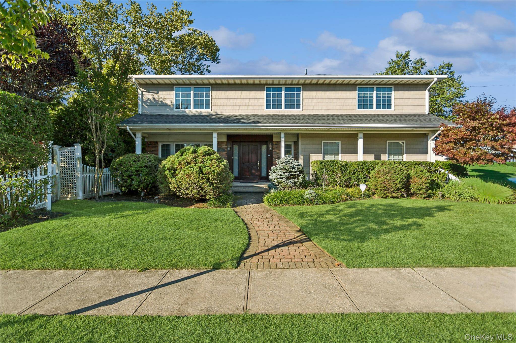 203 Regent DR, Lido Beach, NY 11561