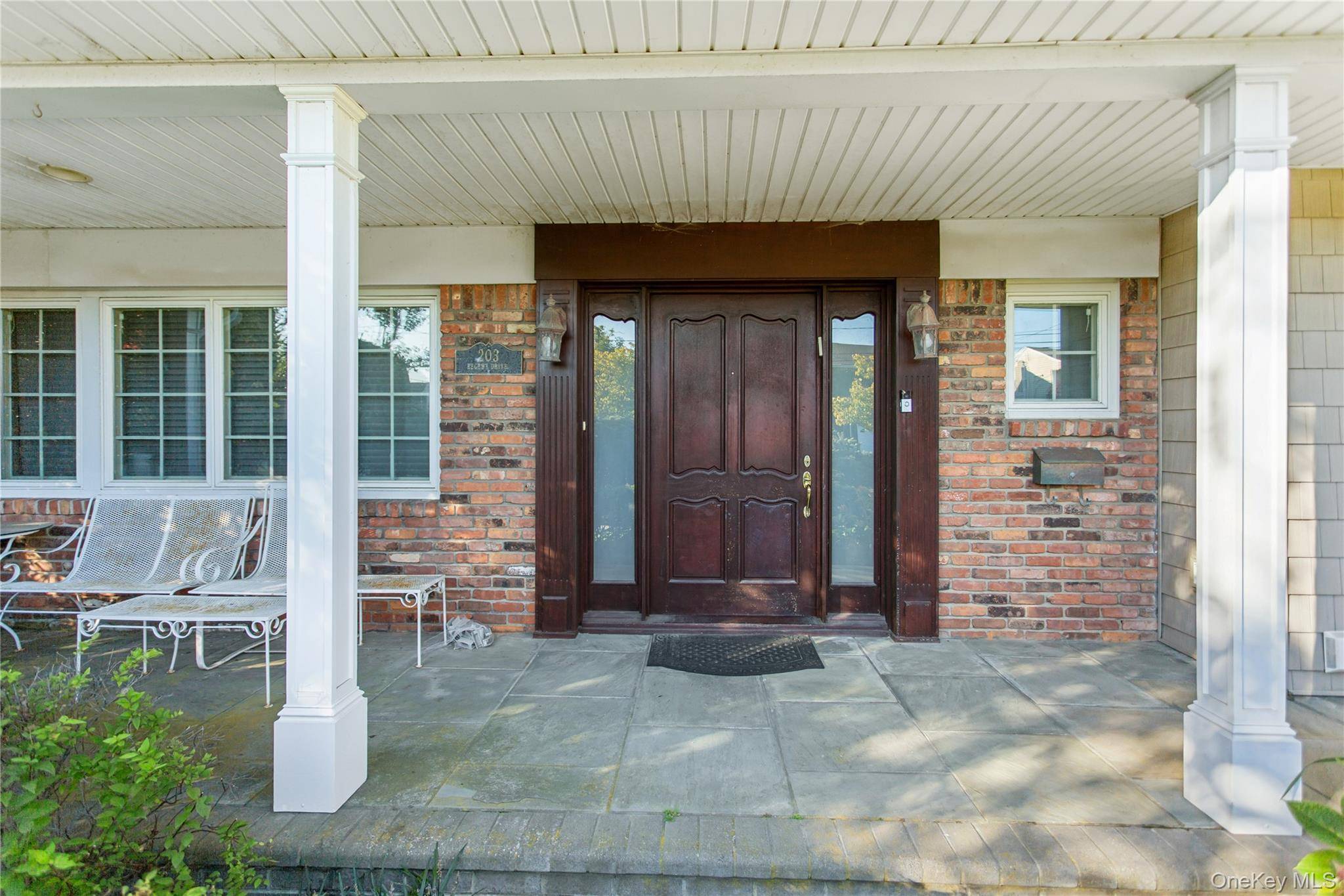 203 Regent DR, Lido Beach, NY 11561