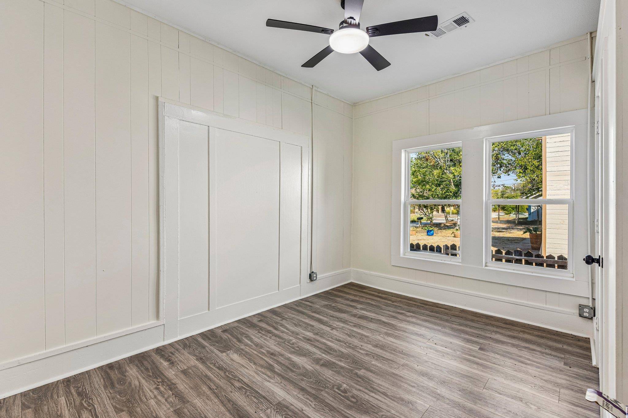 106 N Pear ST, Rockdale, TX 76567