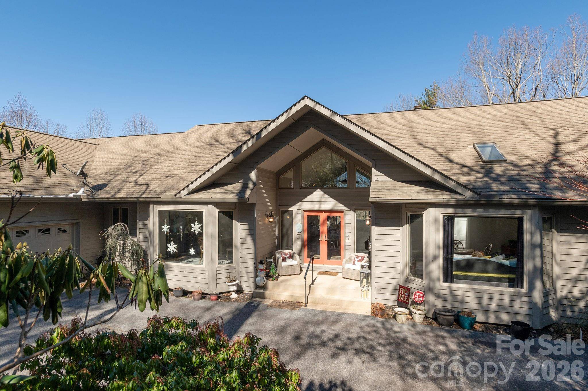 155 POPLAR LOOP DR, Flat Rock, NC 28731