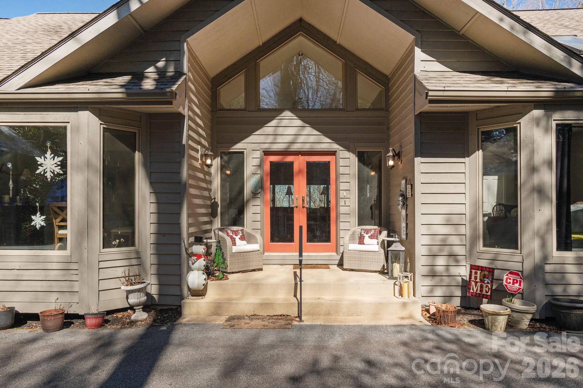 155 POPLAR LOOP DR, Flat Rock, NC 28731