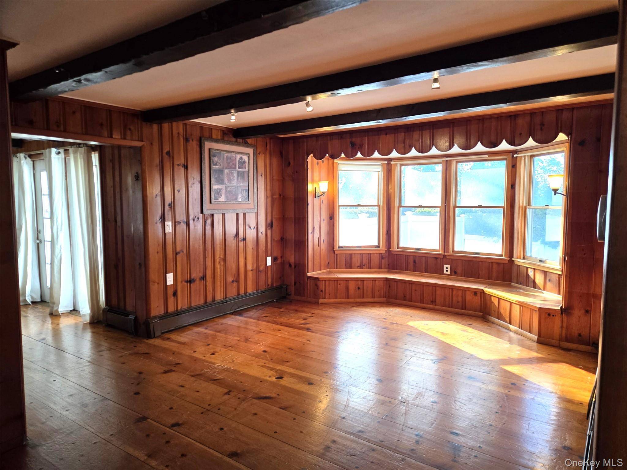 305 Edwards AVE, Calverton, NY 11933