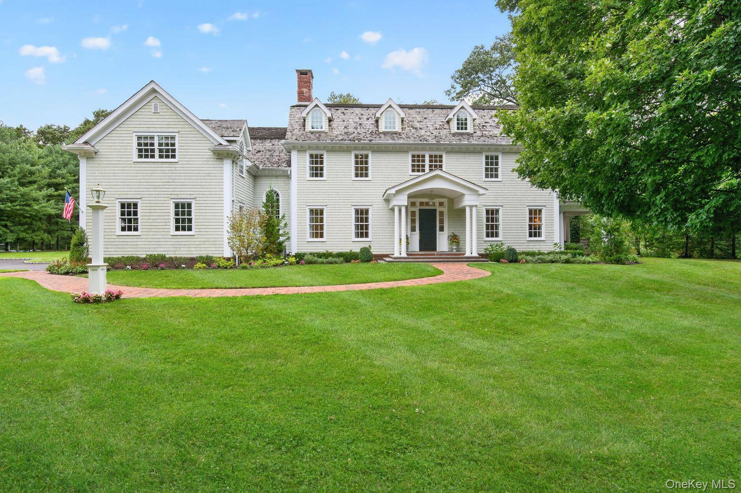 4 Wawapek RD, Cold Spring Harbor, NY 11724