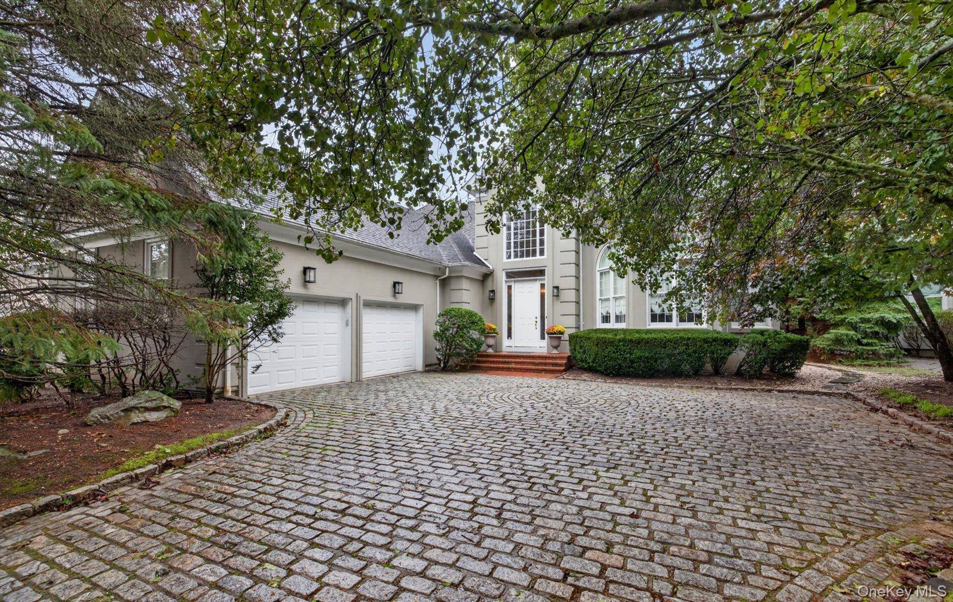 36 Stone Hill DR, Manhasset, NY 11030