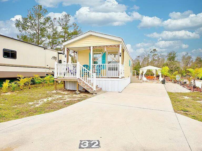 32 GRASSY LAKE CIR, Lake Placid, FL 33852