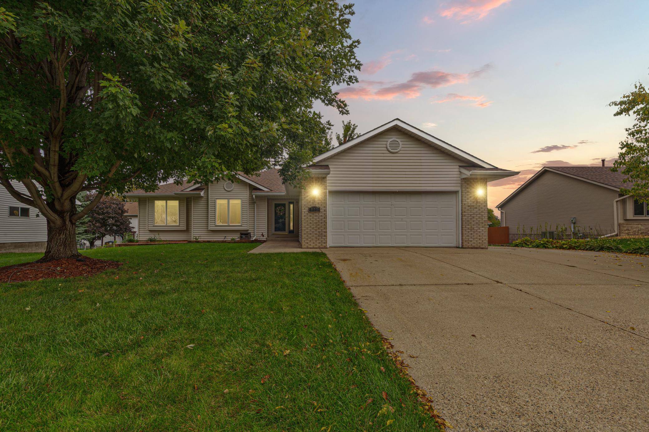 812 Lancer DR NE, Owatonna, MN 55060