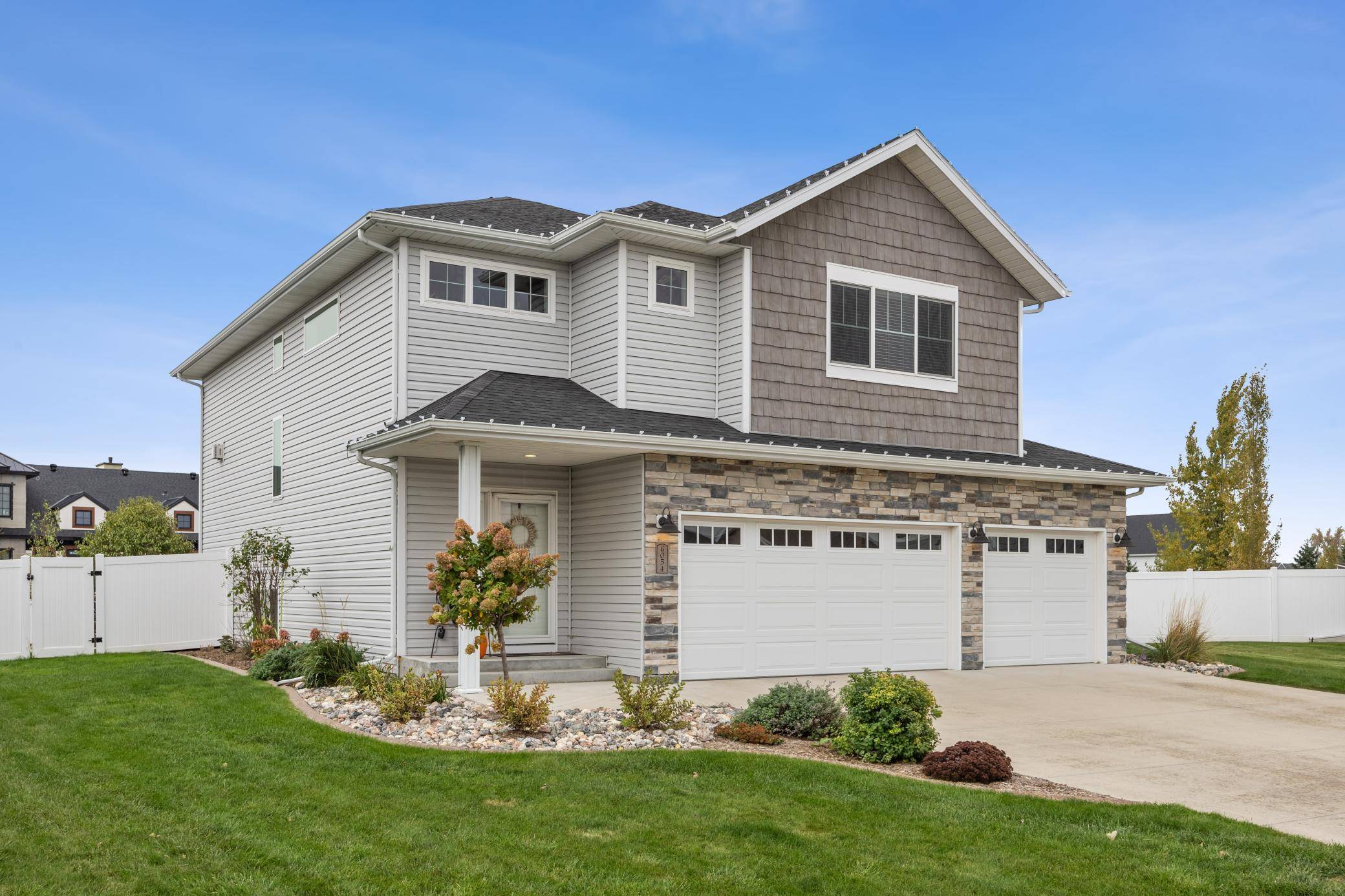6054 Autumn DR S, Fargo, ND 58104
