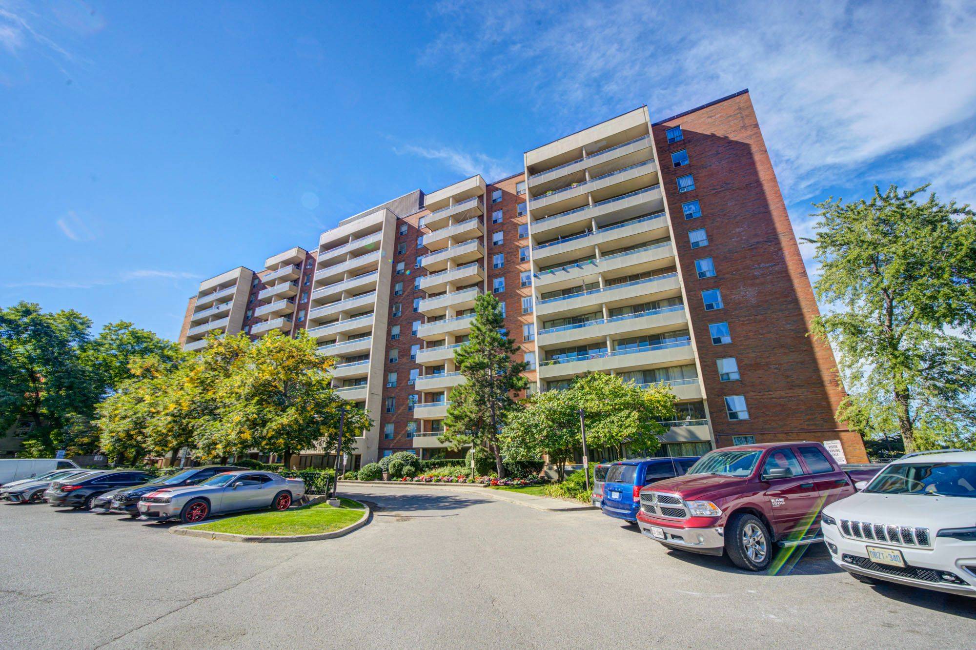 19 Four Winds DR #711, Toronto W05, ON M3J 2S9