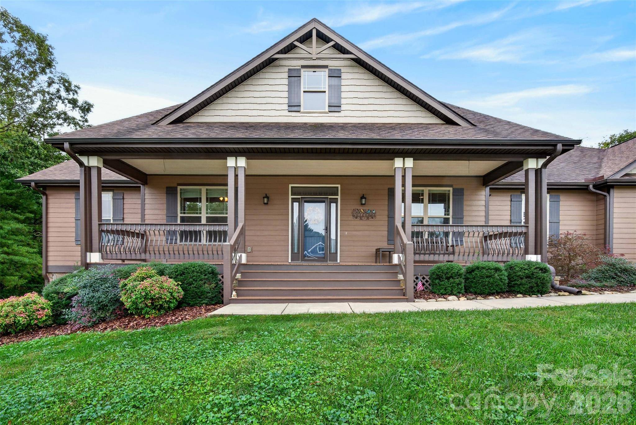 70 King Heights DR, Fletcher, NC 28732