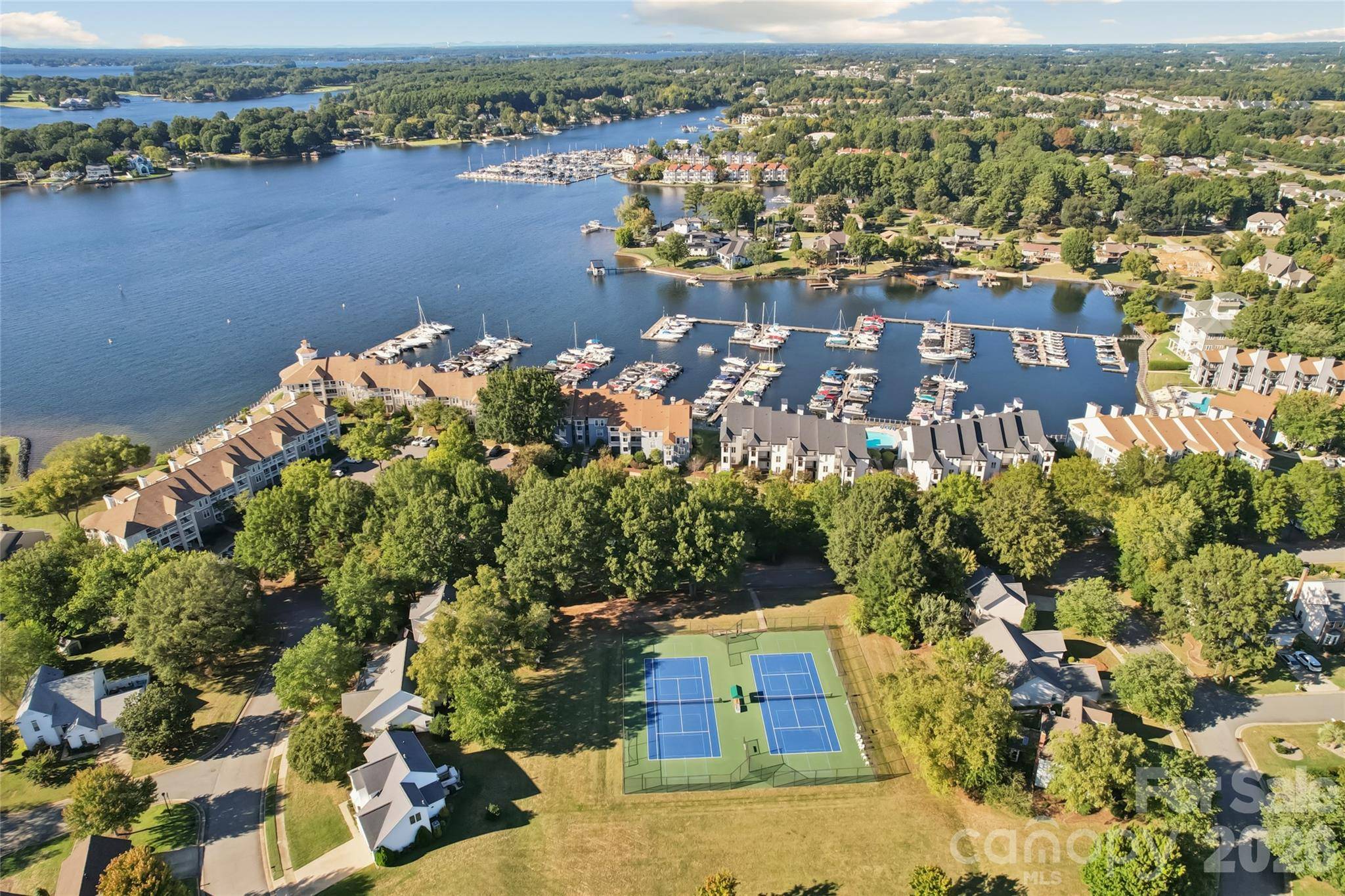 18819 Vineyard Point LN, Cornelius, NC 28031