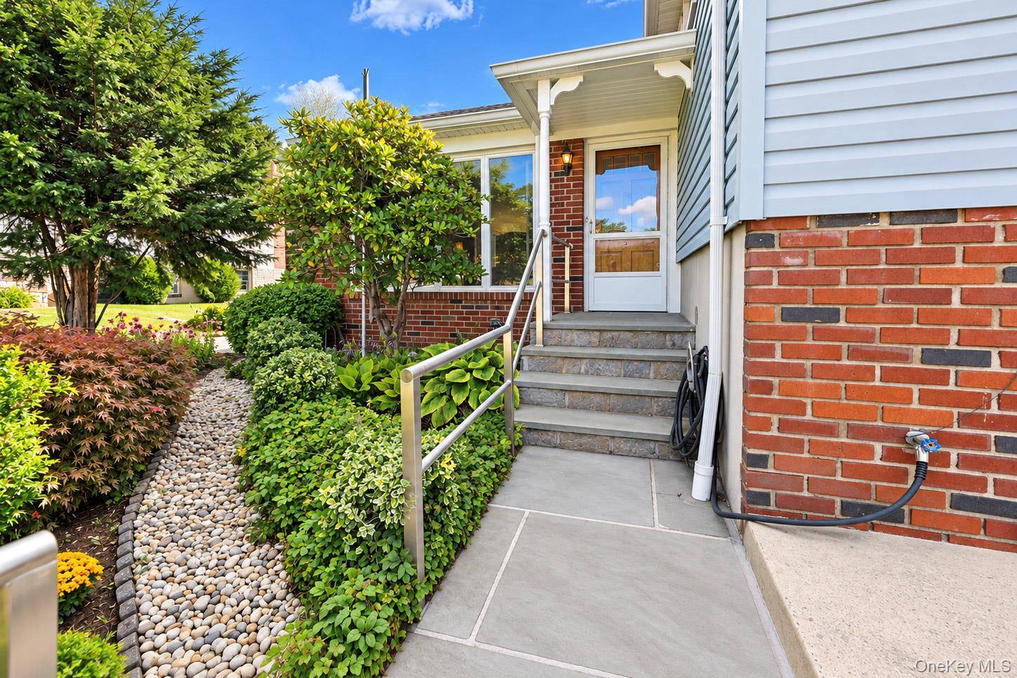 68 Elaine TER, Yonkers, NY 10701